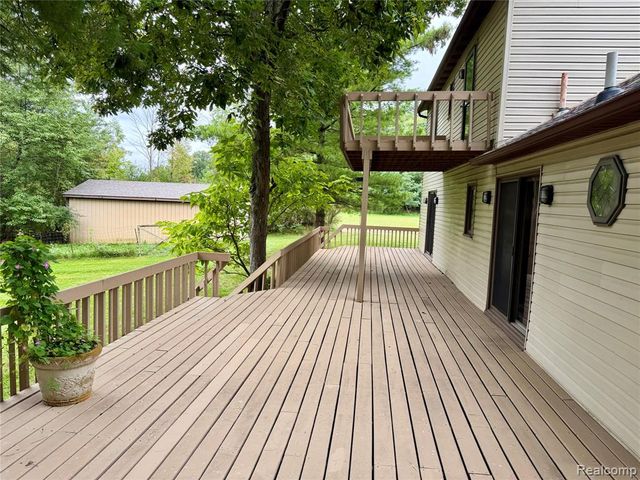 10280 Nimphie Road, Fenton, MI 48430
