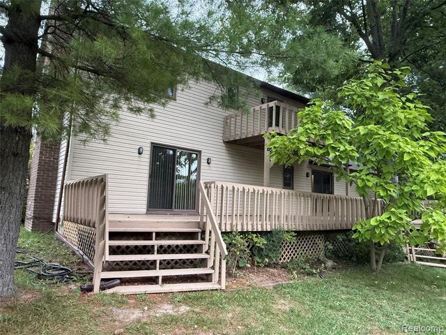 10280 Nimphie Road, Fenton, MI 48430