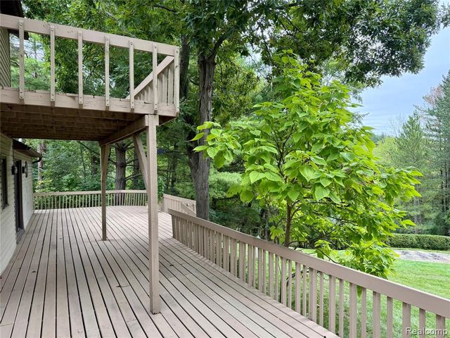 10280 Nimphie Road, Fenton, MI 48430