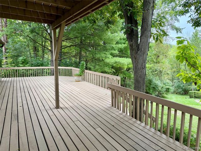 10280 Nimphie Road, Fenton, MI 48430