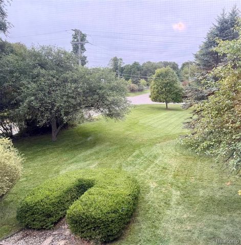 10280 Nimphie Road, Fenton, MI 48430