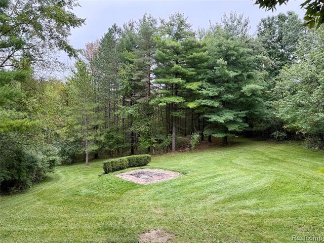 10280 Nimphie Road, Fenton, MI 48430