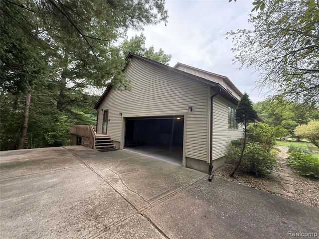 10280 Nimphie Road, Fenton, MI 48430