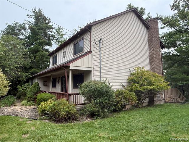 10280 Nimphie Road, Fenton, MI 48430