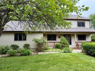 10280 Nimphie Road, Fenton, MI 48430