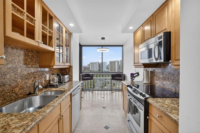 1000 Island Blvd 2105, Aventura, FL 33160