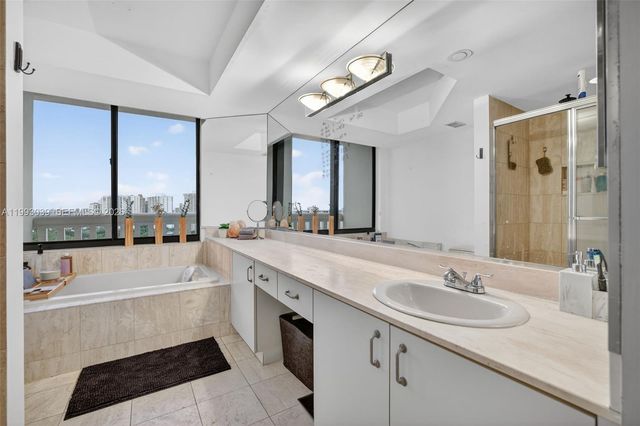 1000 Island Blvd 2105, Aventura, FL 33160