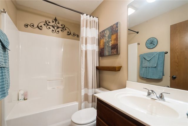 4420 Rec Drive, Marion, IA 52302