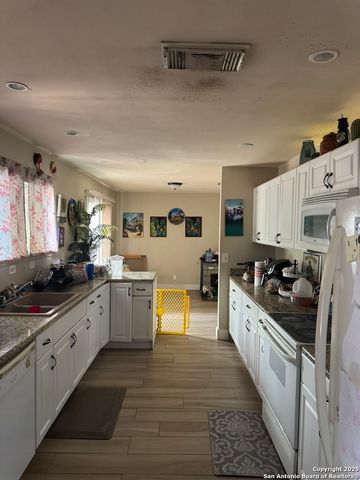 10107 Cedarvale Drive, San Antonio, TX 78245