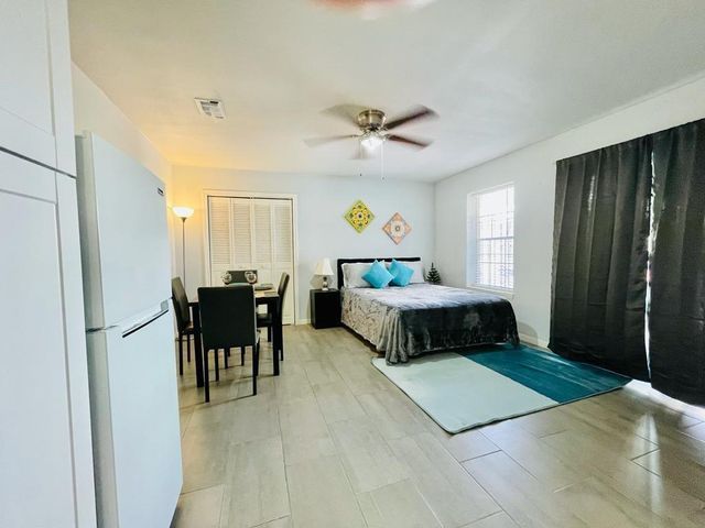 5908 Kiam Street, Houston, TX 77007