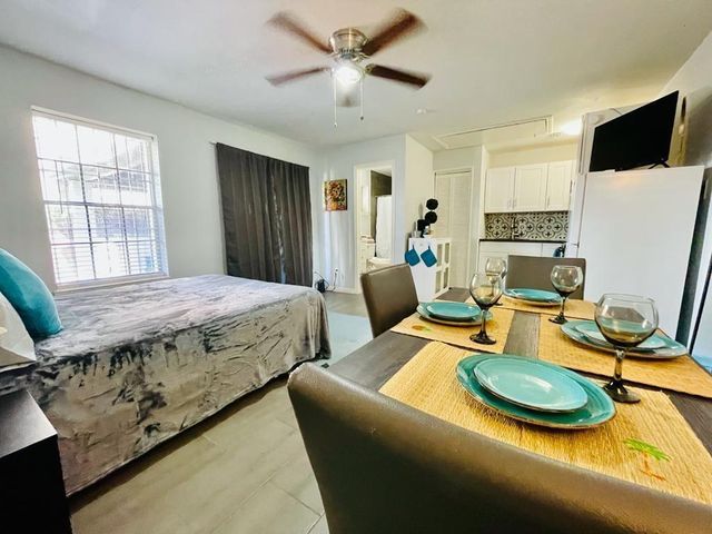 5908 Kiam Street, Houston, TX 77007