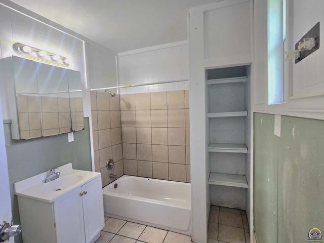 1248 SW Clay ST, Topeka, KS 66604