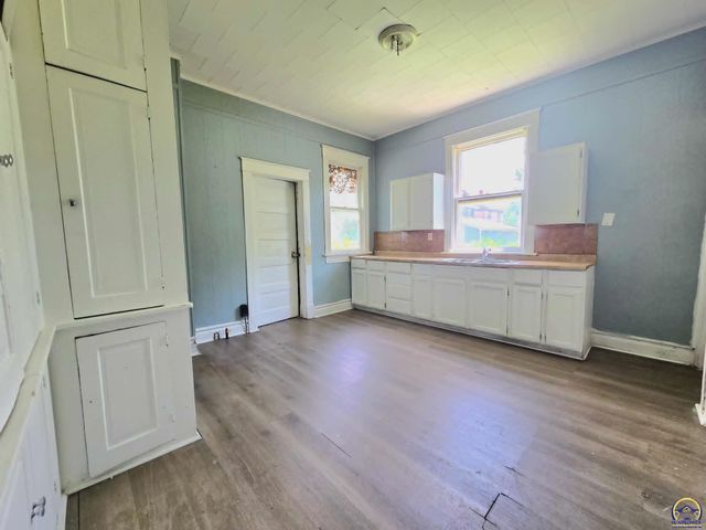 1248 SW Clay ST, Topeka, KS 66604