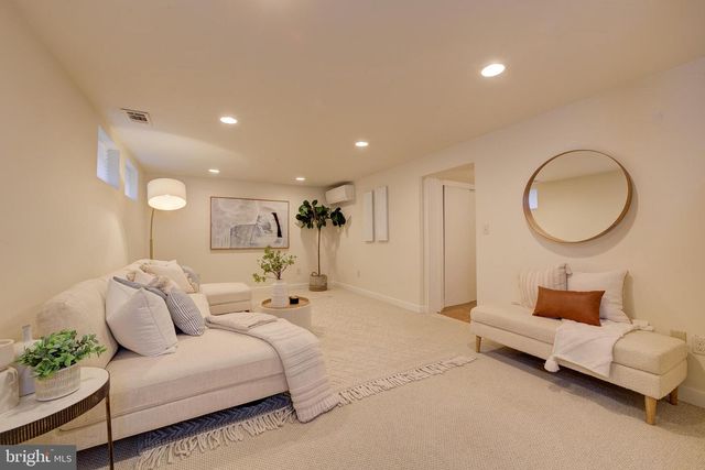 6717 44TH AVE, Hyattsville, MD 20782