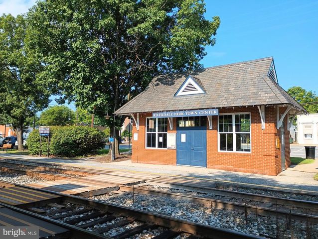 6717 44TH AVE, Hyattsville, MD 20782