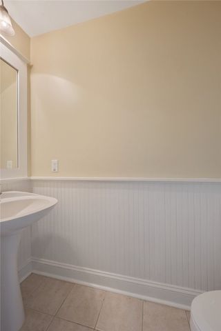 1725 Harvey Mitchell 2123, College Station, TX 77840