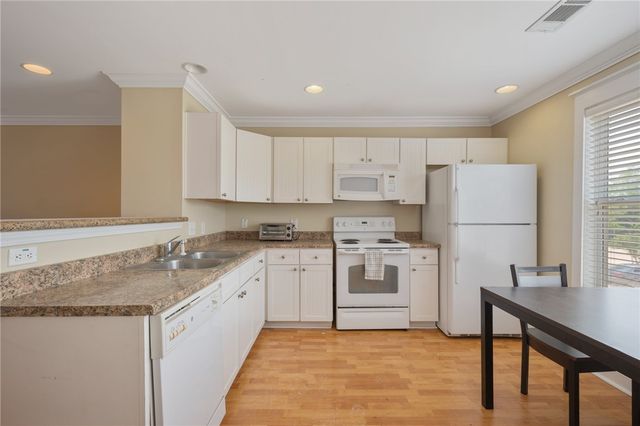 1725 Harvey Mitchell 2123, College Station, TX 77840