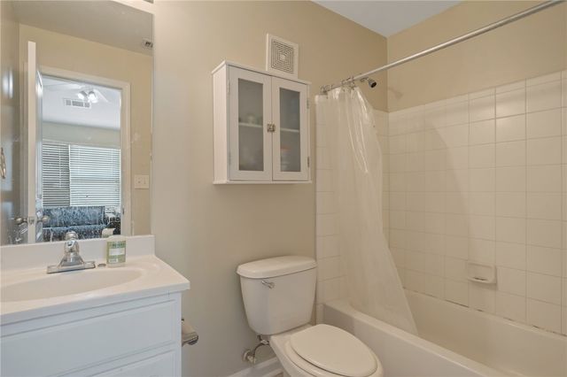 1725 Harvey Mitchell 2123, College Station, TX 77840