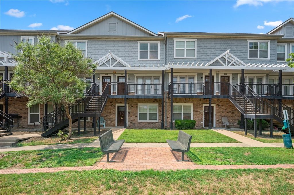 1725 Harvey Mitchell 2123, College Station, TX 77840