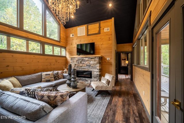 5175 Riversong Way, Sevierville, TN 37862