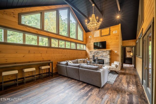 5175 Riversong Way, Sevierville, TN 37862