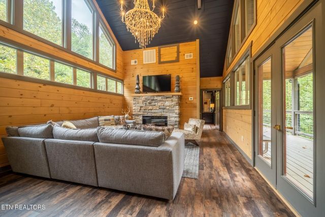 5175 Riversong Way, Sevierville, TN 37862