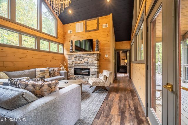 5175 Riversong Way, Sevierville, TN 37862