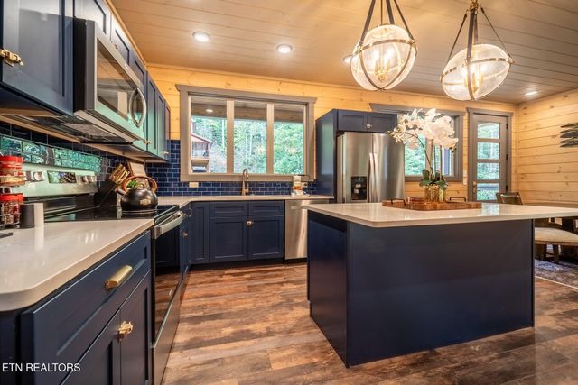 5175 Riversong Way, Sevierville, TN 37862