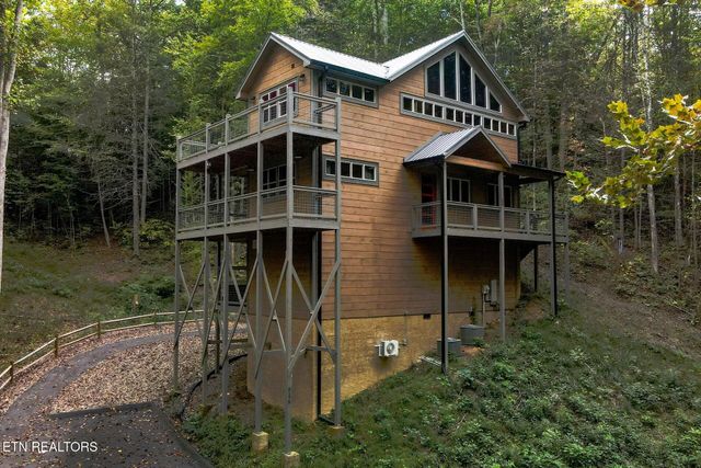 5175 Riversong Way, Sevierville, TN 37862