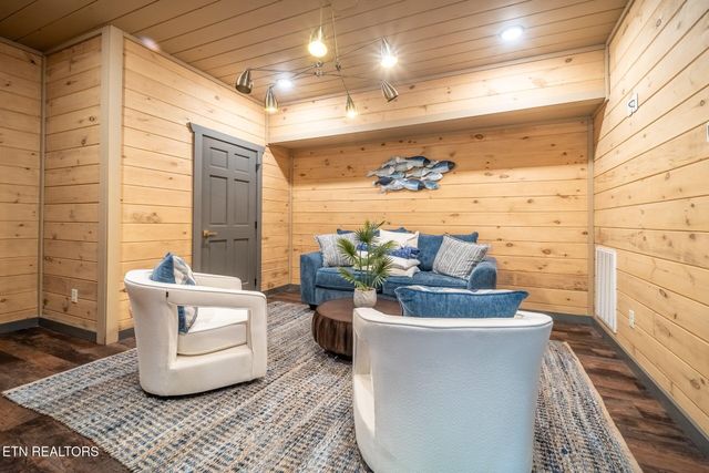 5175 Riversong Way, Sevierville, TN 37862