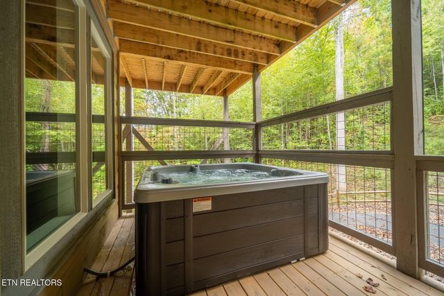 5175 Riversong Way, Sevierville, TN 37862