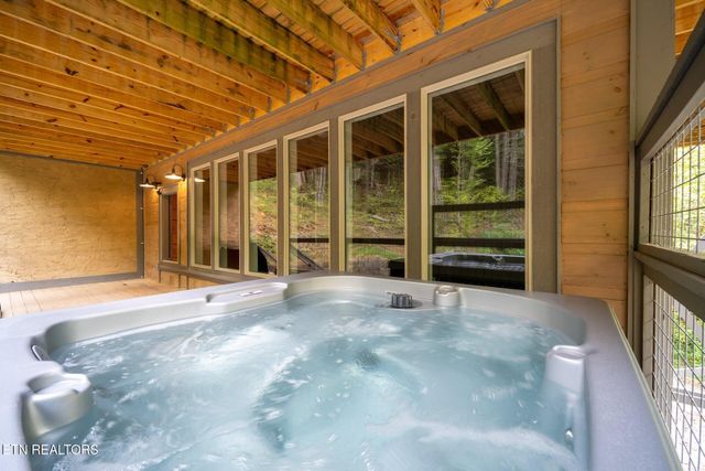 5175 Riversong Way, Sevierville, TN 37862