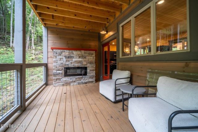 5175 Riversong Way, Sevierville, TN 37862