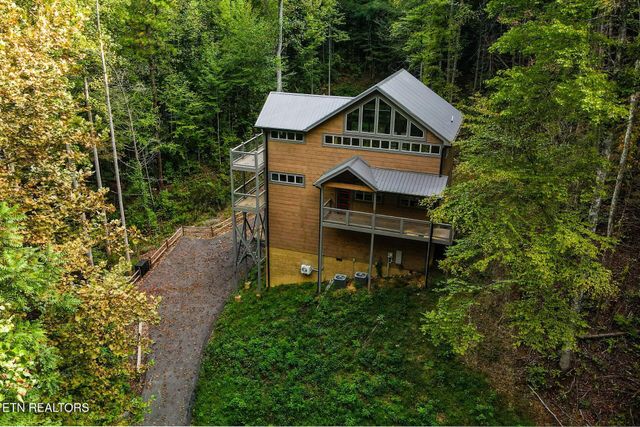 5175 Riversong Way, Sevierville, TN 37862