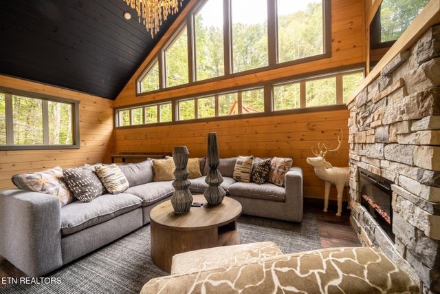 5175 Riversong Way, Sevierville, TN 37862