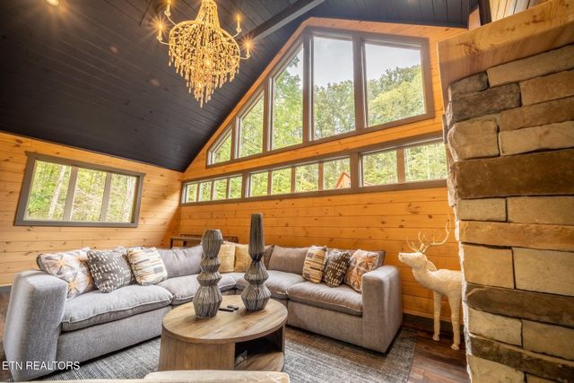 5175 Riversong Way, Sevierville, TN 37862