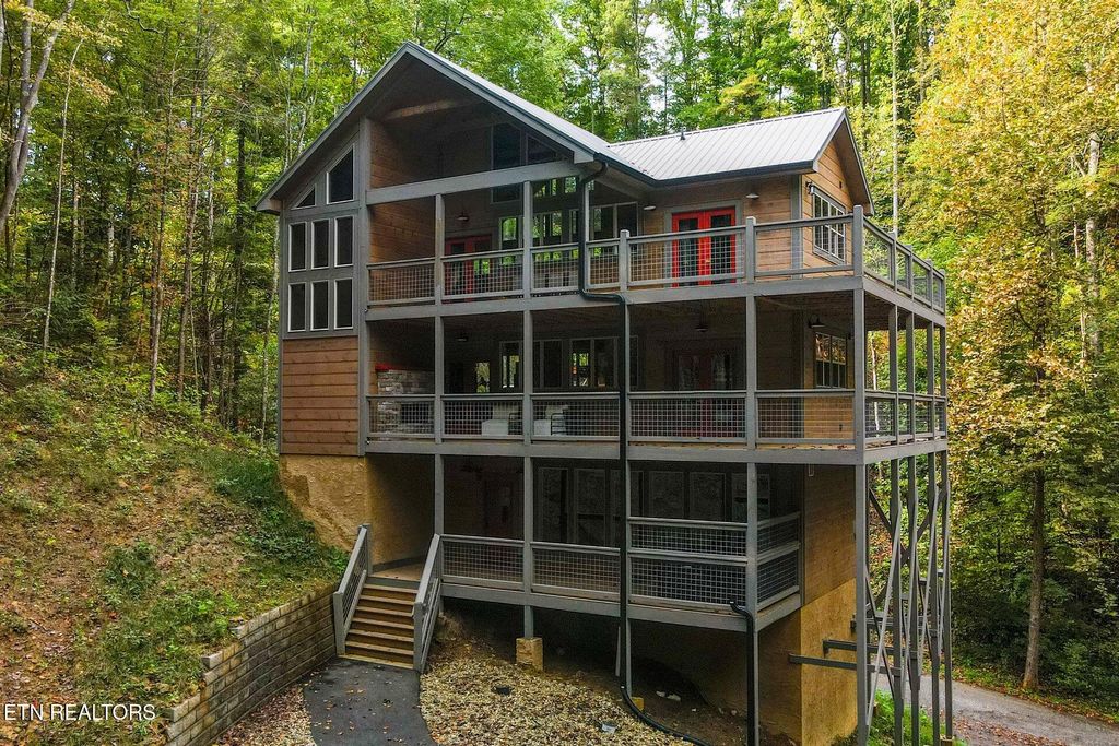 5175 Riversong Way, Sevierville, TN 37862