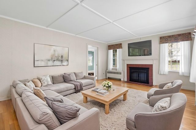 557 Main St, West Newbury, MA 01985