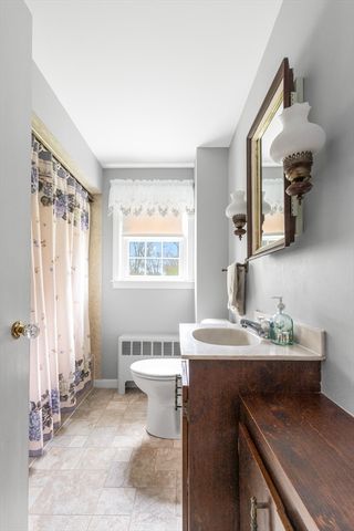 557 Main St, West Newbury, MA 01985