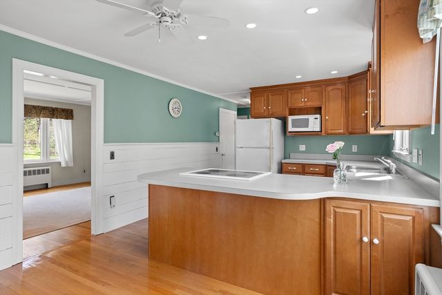 557 Main St, West Newbury, MA 01985