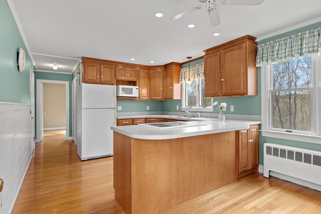 557 Main St, West Newbury, MA 01985
