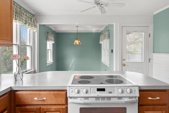 557 Main St, West Newbury, MA 01985