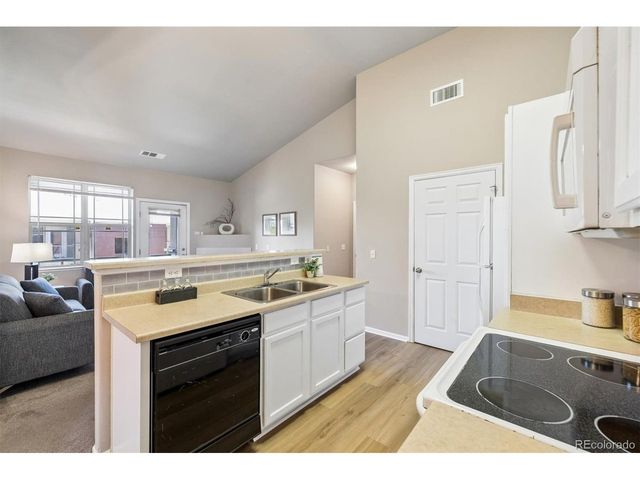 8073 W 51st Pl 302, Arvada, CO 80002