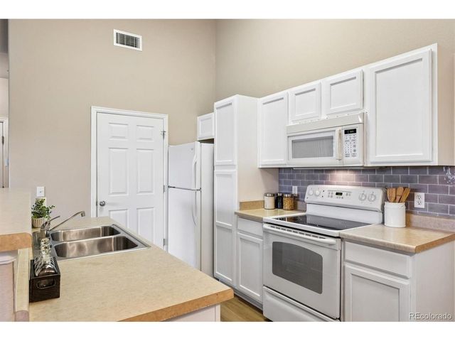 8073 W 51st Pl 302, Arvada, CO 80002