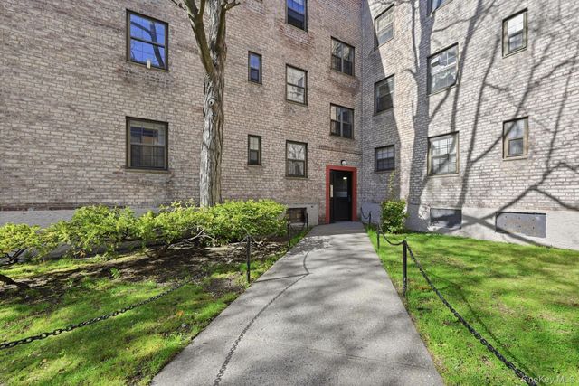 7837 Main Street 2D, Flushing, NY 11367