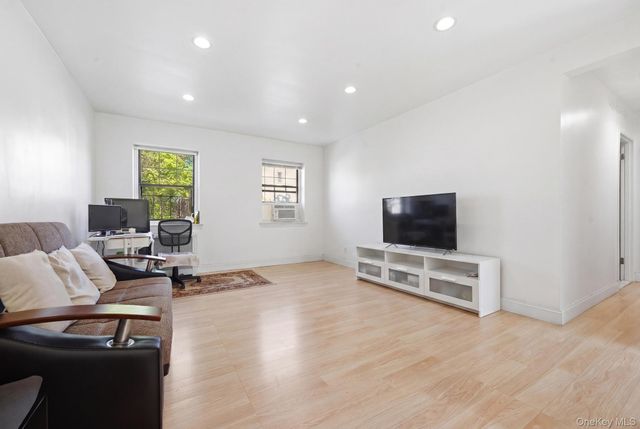 7837 Main Street 2D, Flushing, NY 11367