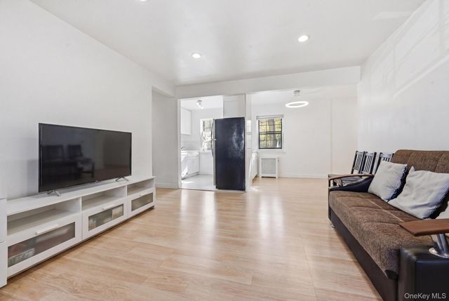 7837 Main Street 2D, Flushing, NY 11367