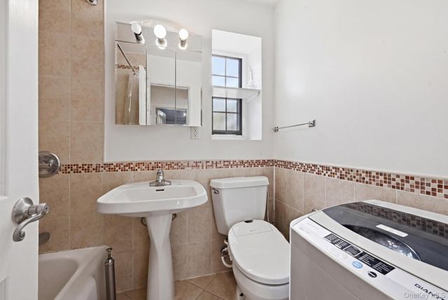 7837 Main Street 2D, Flushing, NY 11367