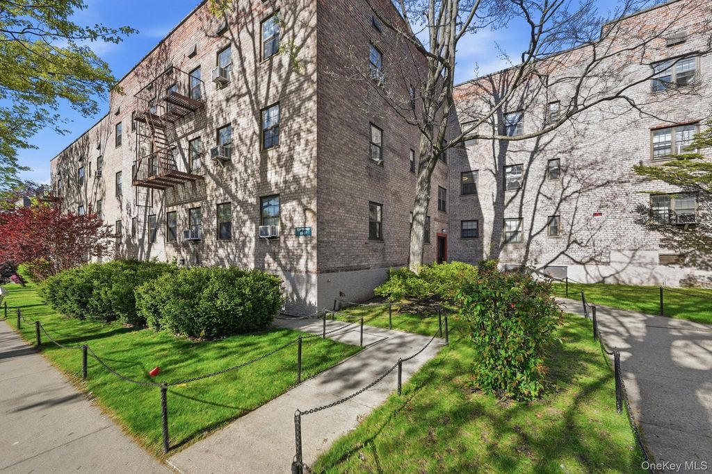 7837 Main Street 2D, Flushing, NY 11367