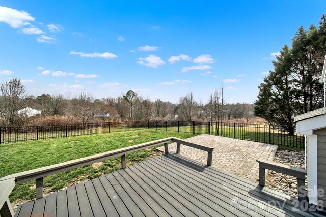 112 N Woodcliff Lane, Mount Holly, NC 28120